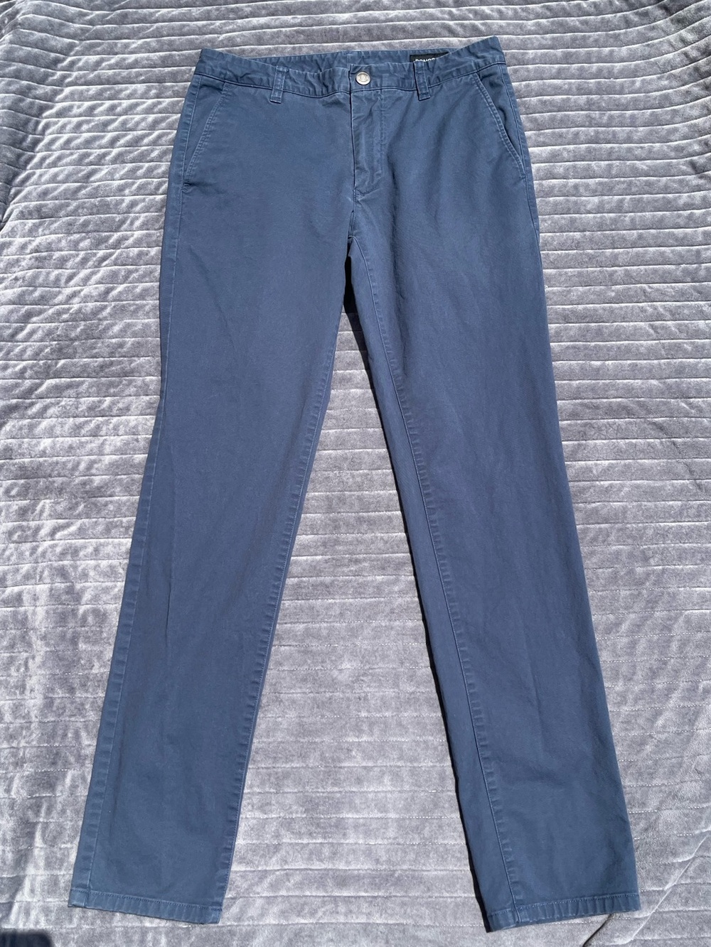 BONOBOS Mens 32 W 31 inseam Marine Blue Skinny Stretch Chino Pants
Snap Waist